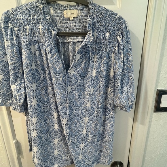 Mellody short sleeve blue geo pattern blouse- 1X- New Without Tags - Picture 3 of 5